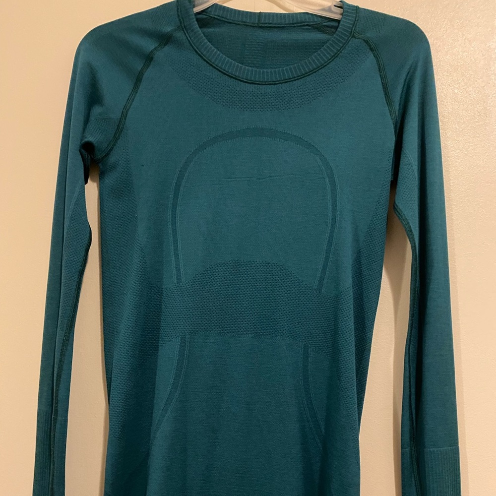 Lululemon long sleeved fitted Swift Stride top Size 6
